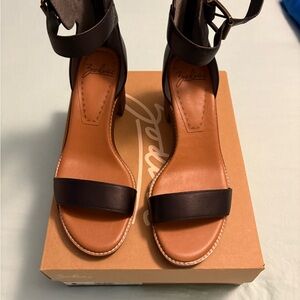 Zodiac Women's Black Sandals